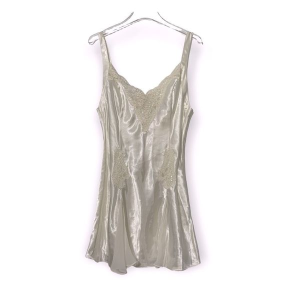 Vintage Victoria’s Secret Lingerie Set Ivory Chamise and Kimono Set Sz Large - Picture 2 of 14